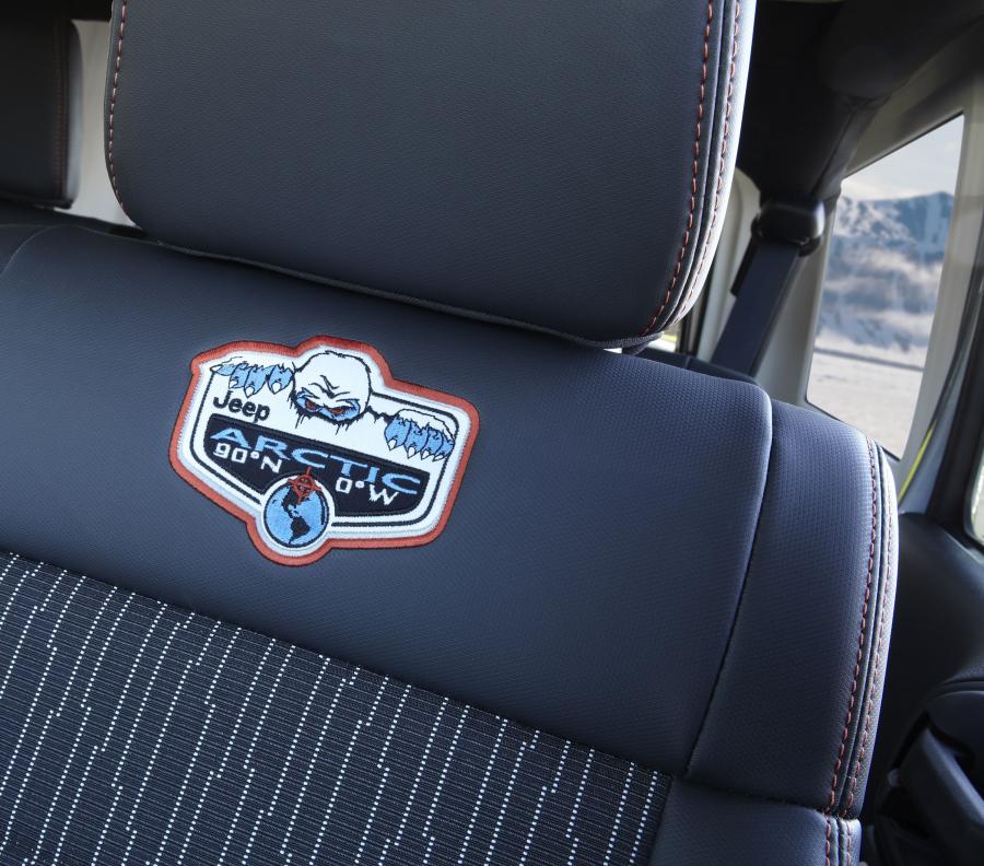  Jeep Wrangler Unlimited Arctic 2012 года  (фото 20 из 35)